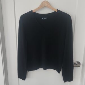 GAP CashSoft V Neck Black Sweater